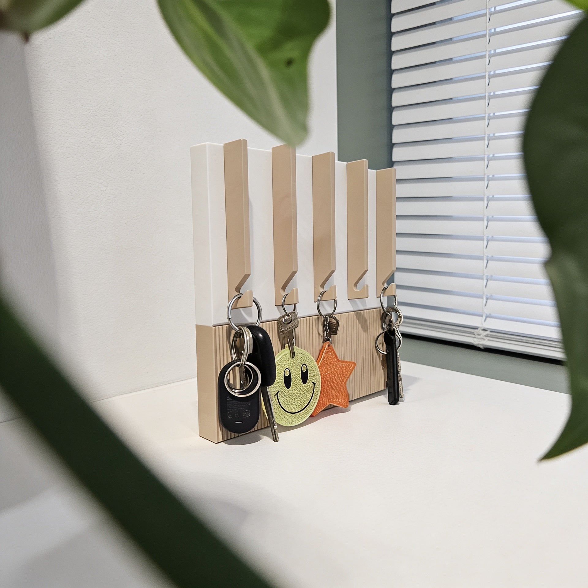 PIANIS Minimalist Wall Key Holder – 3D Printed Wall-Mounted Key Rack, Modern Entryway Organizer for Keys & Small Accessories