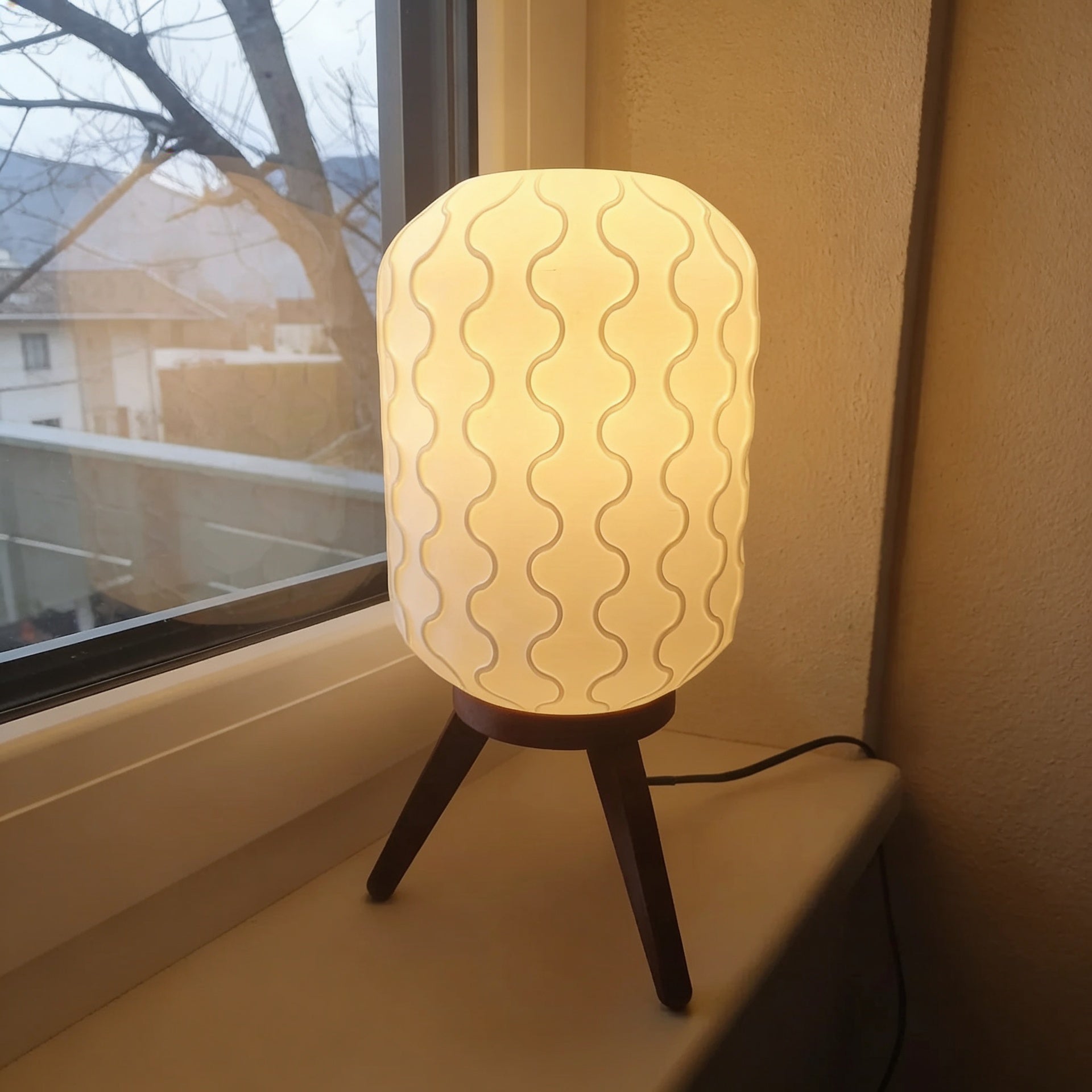 Mid-Century Modern Tripod Lamp | Sculptural Table Light With Wavy Shade for Desk, Nightstand & Living Room